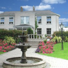 CASTLE OAKS HOUSE HOTEL